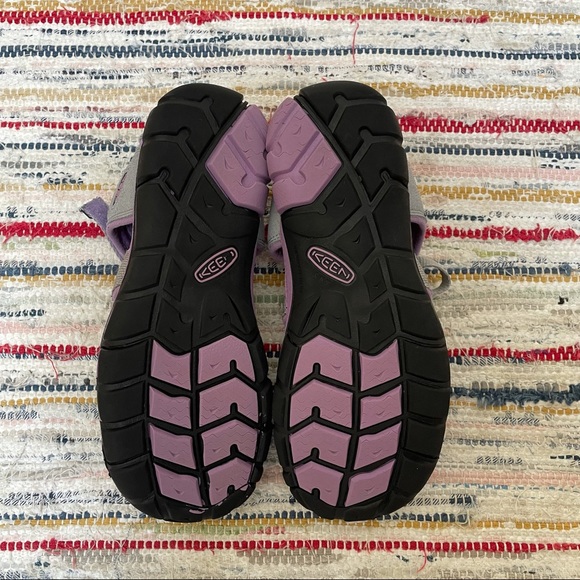 KEEN | Kids’ Hiking Sandals | US 3 - Picture 7 of 7
